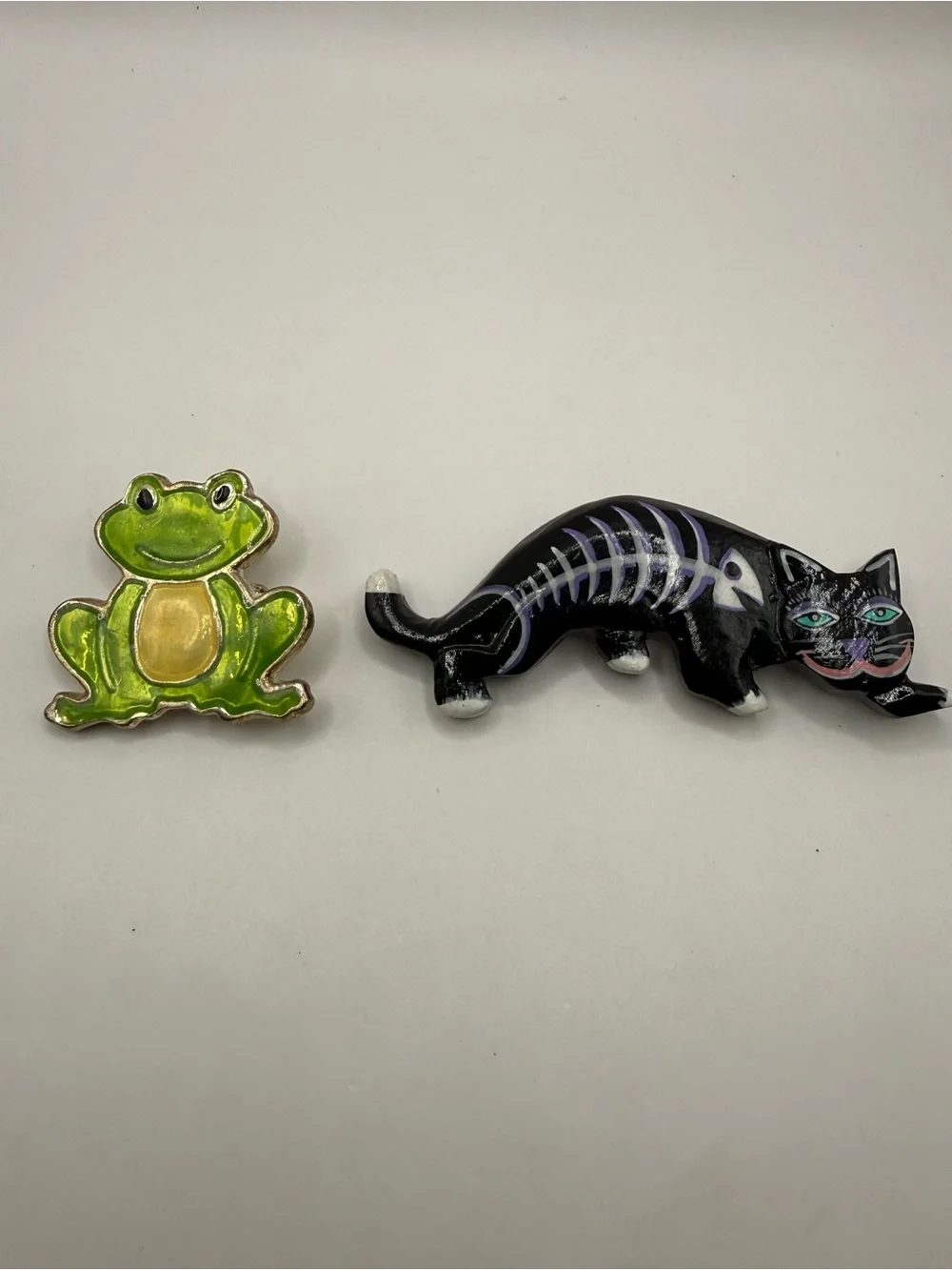 Wooden Black Skeleton Cat & Glossy Enamel Finish Green Frog Brooch lot of (2)